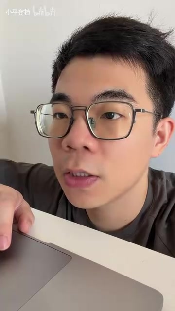 它用到了两个极其硬核的技术