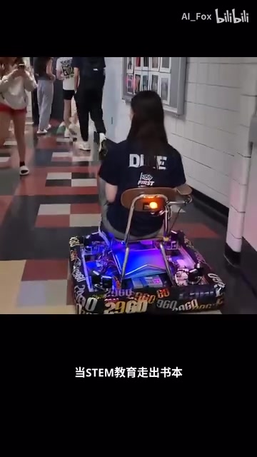 学生自制机器人走廊测试