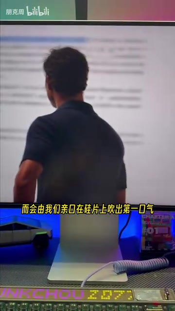 但真正令我屏住呼吸的还不是这些掩饰