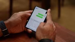 iPhone Duo深度评测:2000美元折叠屏,苹果最冒险的第一代产品