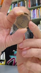 魔法八边形硬币:为何仅9%的人能预测它的翻转?
